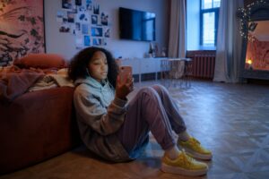 girl in bedroom with phone