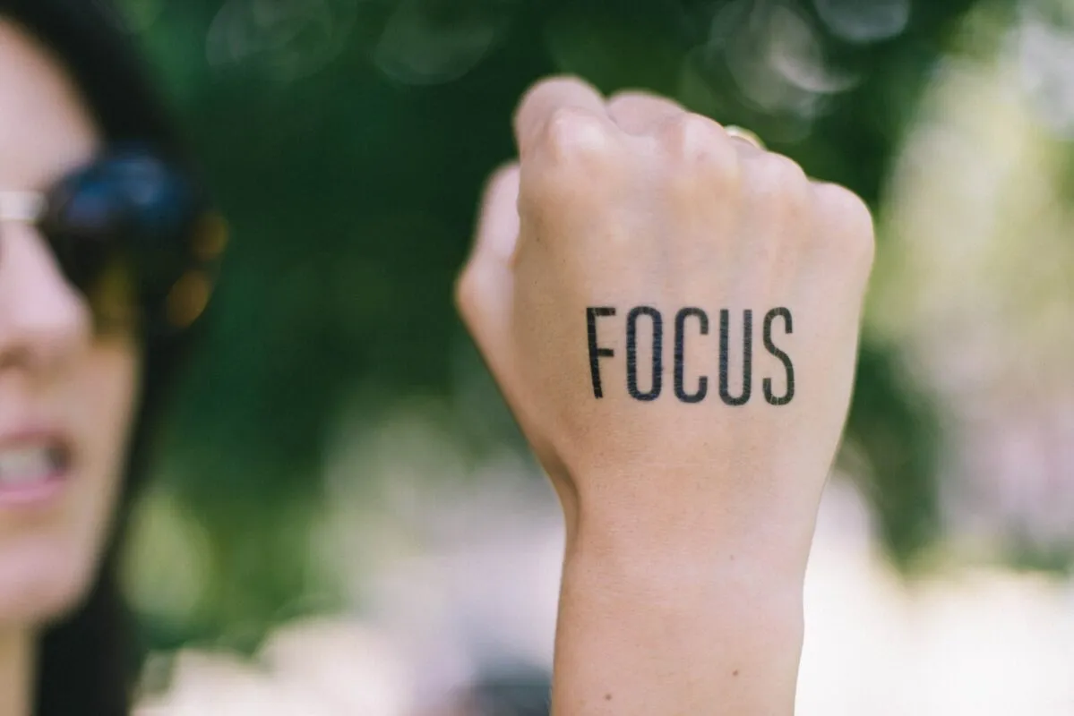 focus sign on hand